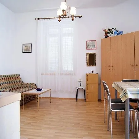 Apartman In With Sea View, Balcony, Air Conditioning, Wi-fi Crikvenica